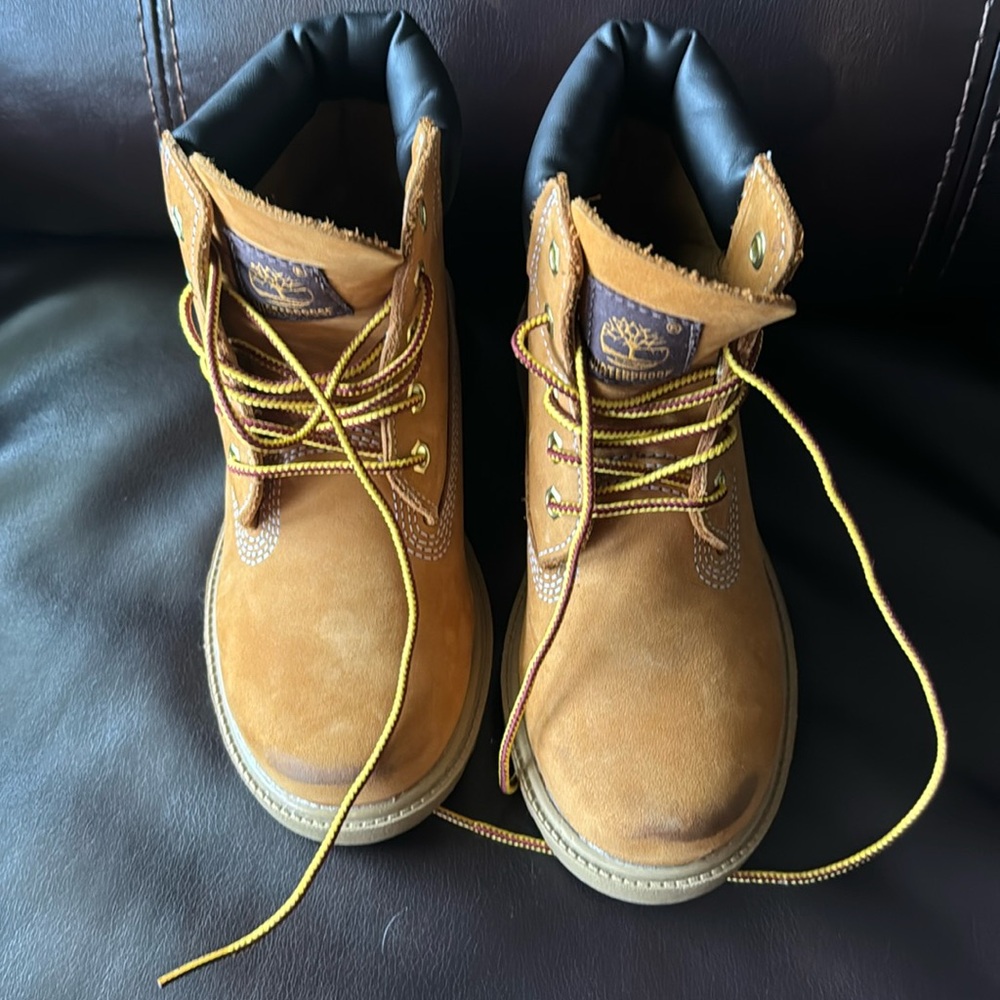 Kids Timberland boots.  Size 1